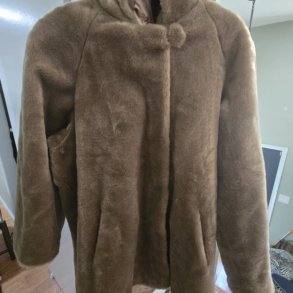 Women's Tan Faux Fur  Dennis Basso Coat Made In Usa - Picture 3 of 16